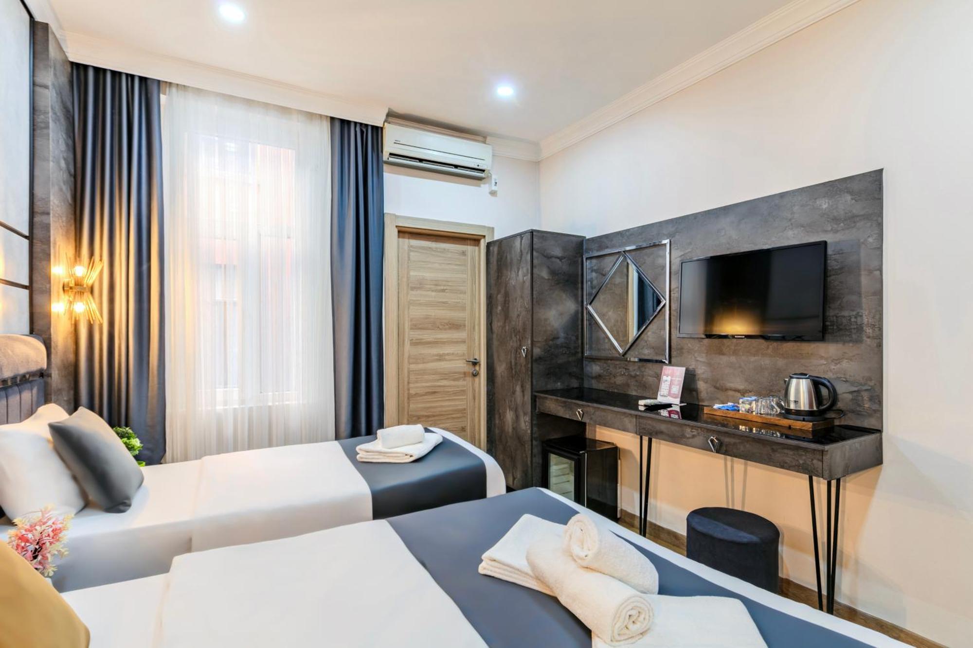 La Pazza Suites Istanbul Exterior photo