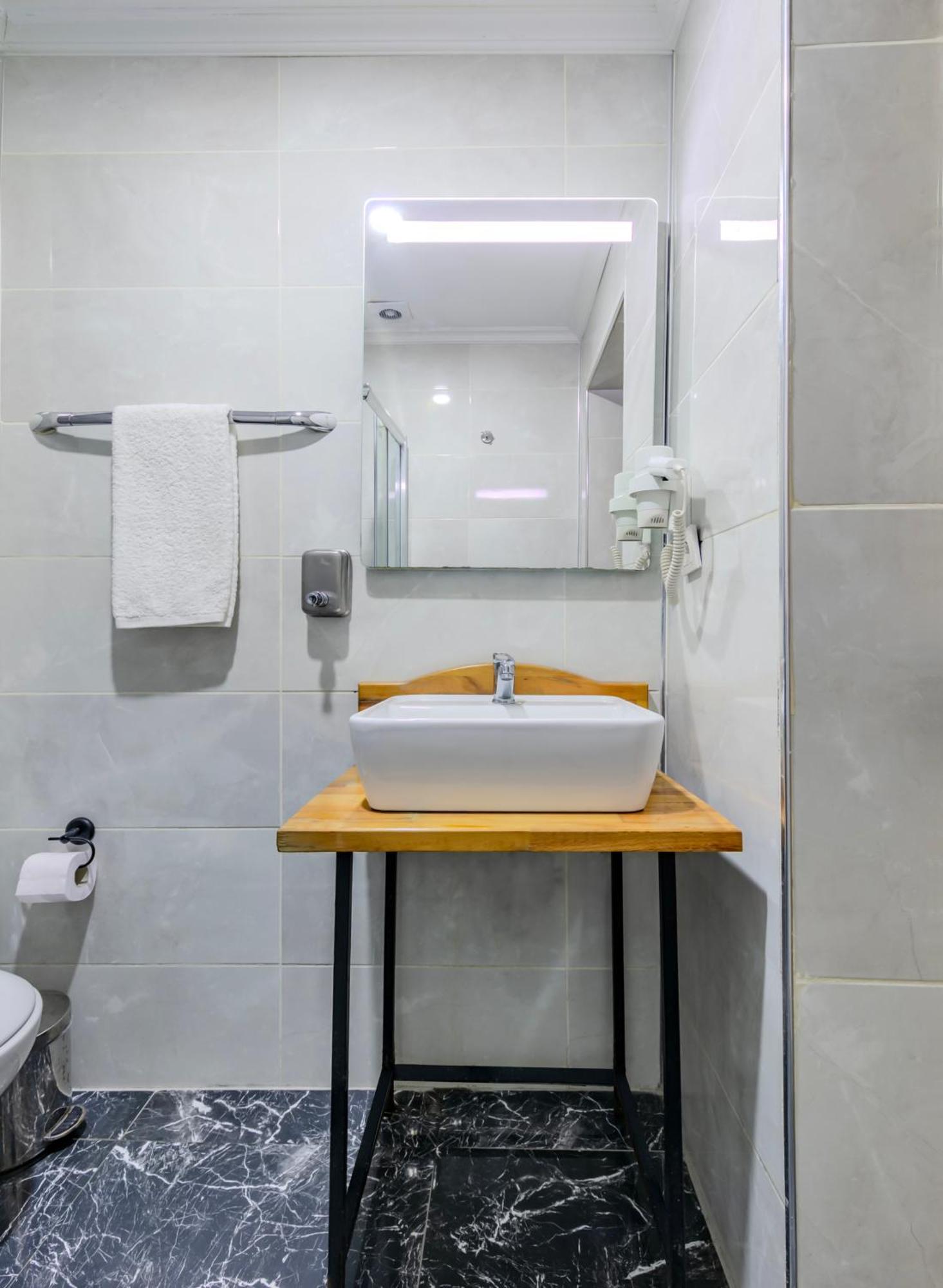 La Pazza Suites Istanbul Exterior photo