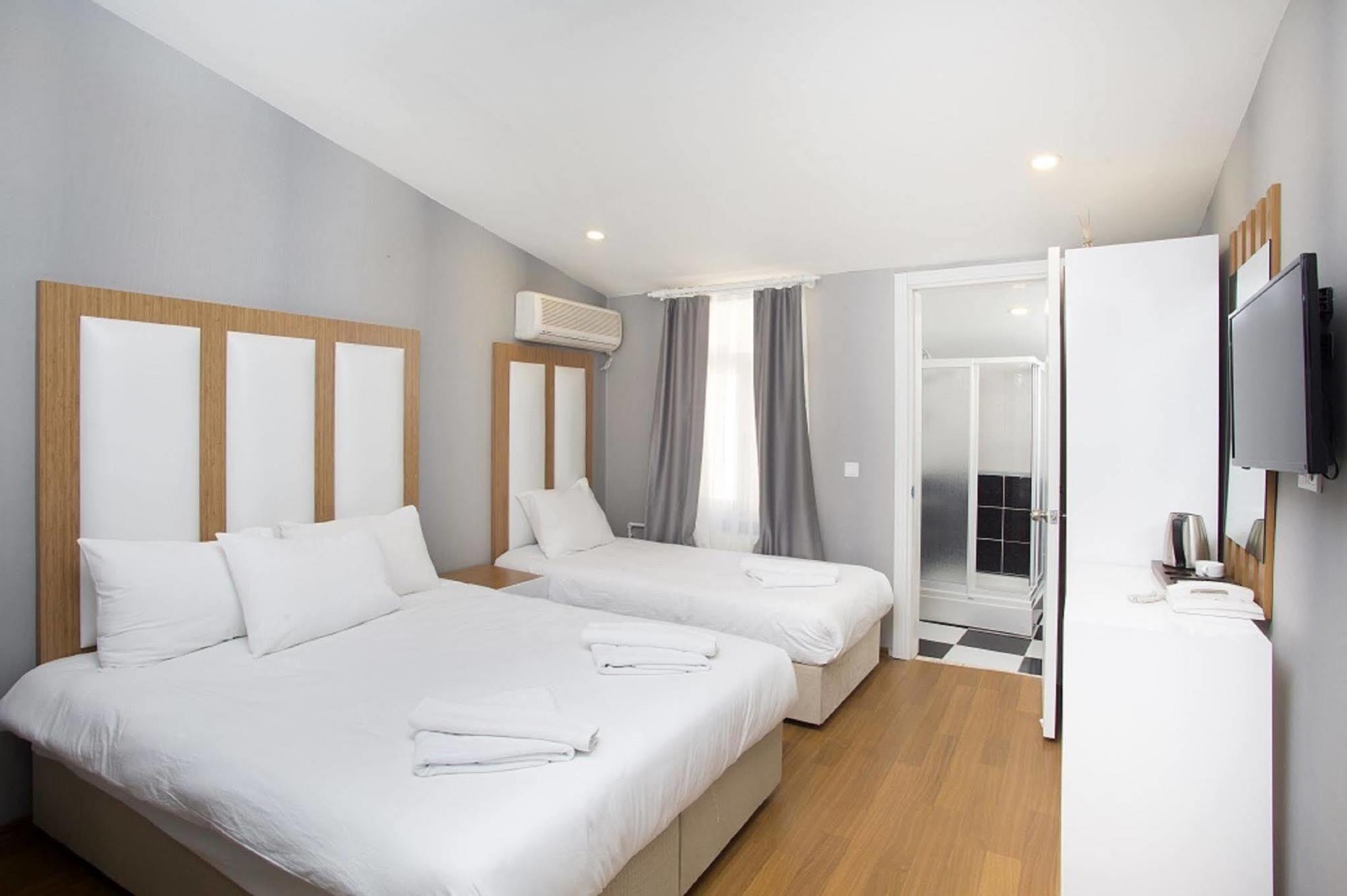 La Pazza Suites Istanbul Exterior photo