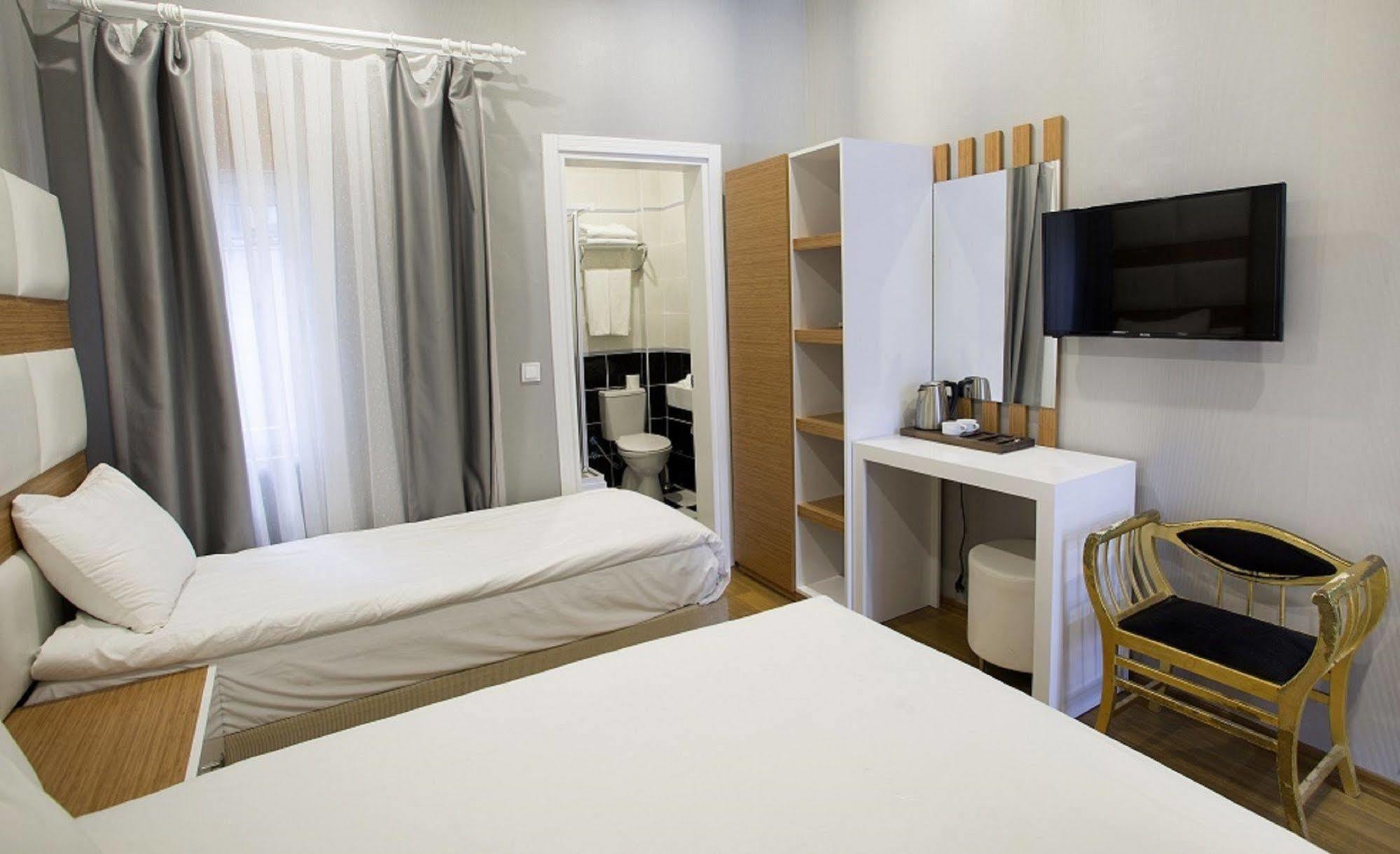 La Pazza Suites Istanbul Exterior photo