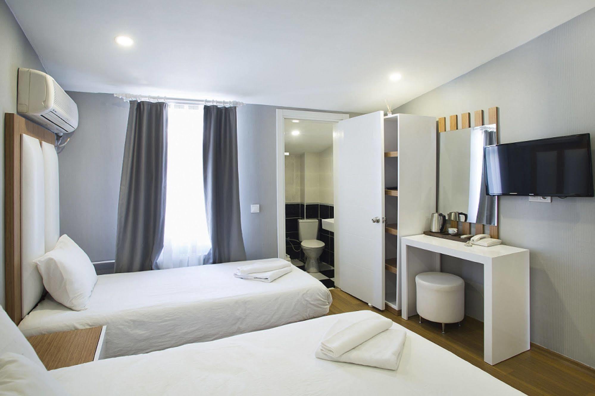 La Pazza Suites Istanbul Exterior photo