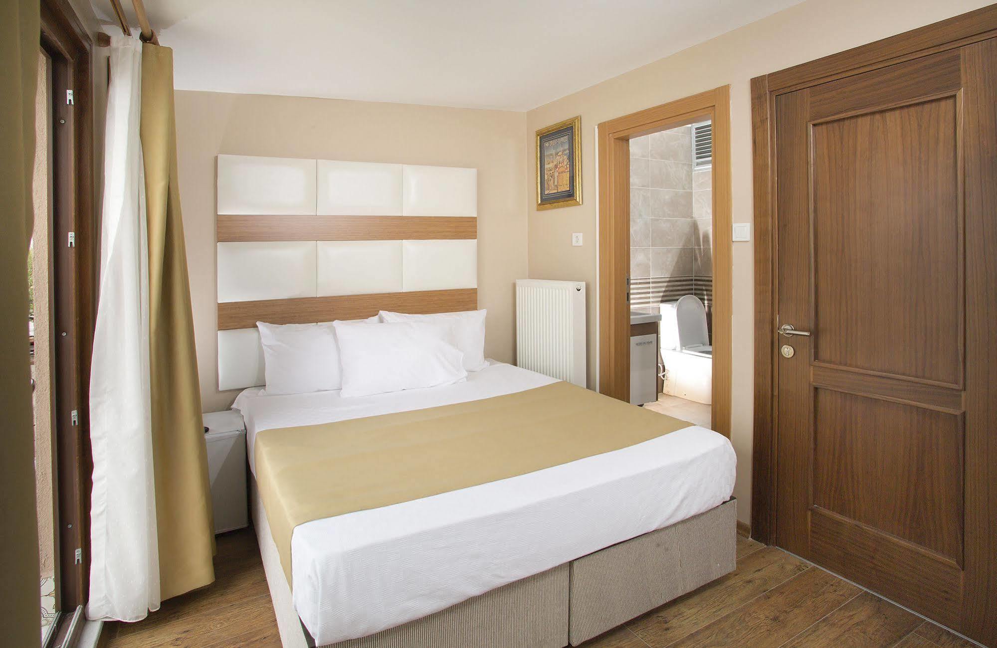 La Pazza Suites Istanbul Exterior photo