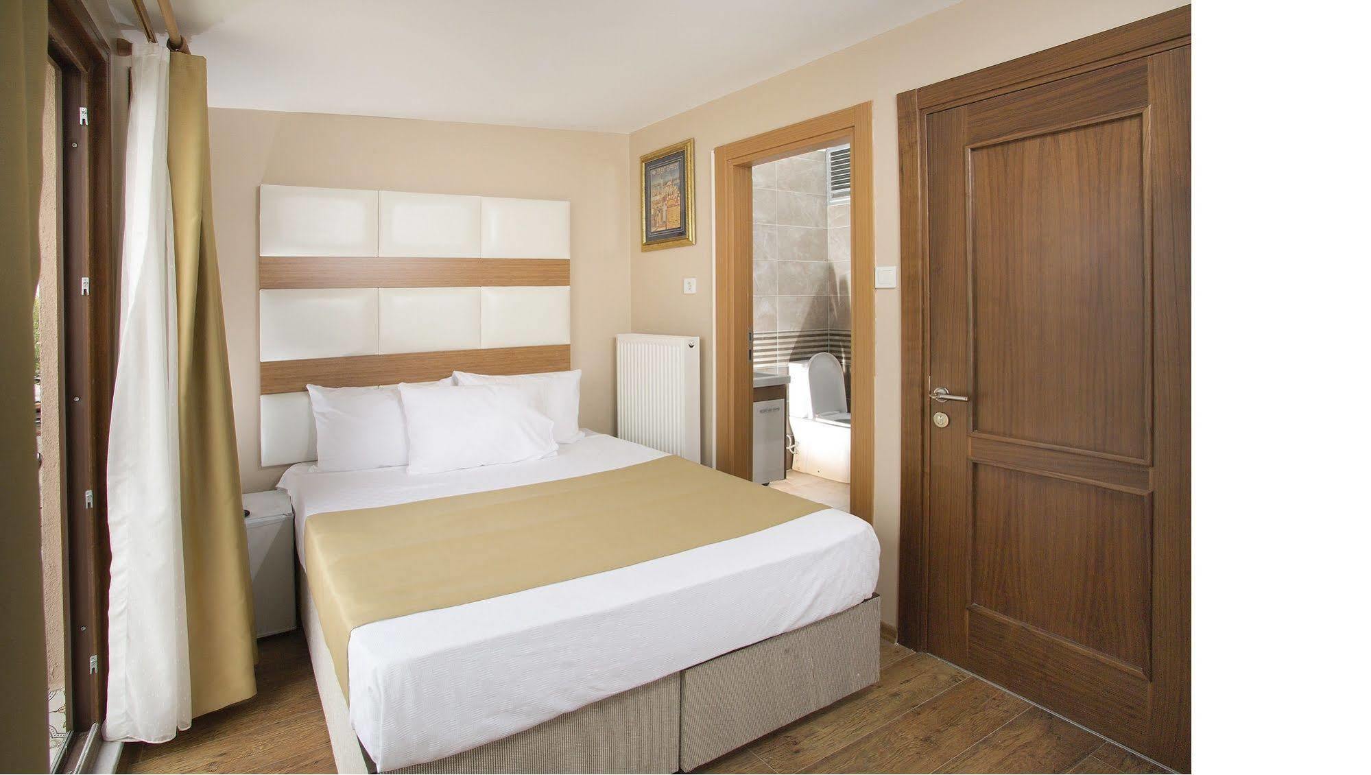 La Pazza Suites Istanbul Exterior photo